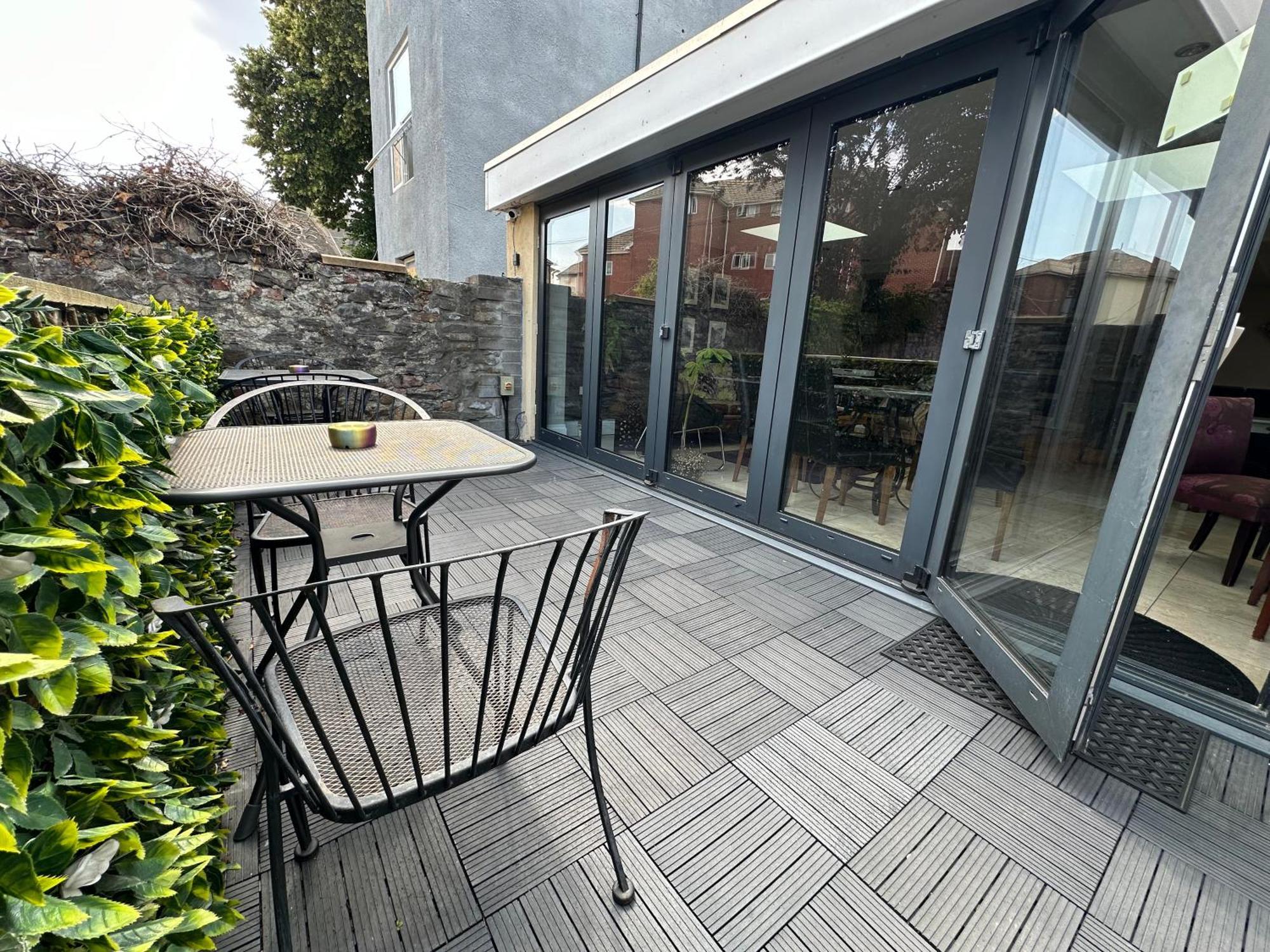 Number One Hundred Bed And Breakfast Cardiff Luaran gambar