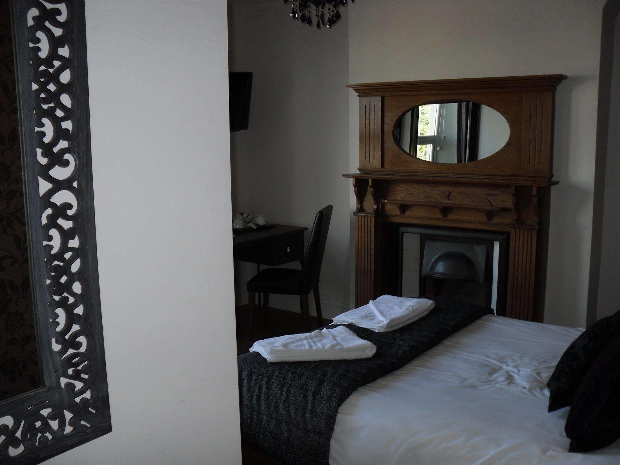 Number One Hundred Bed And Breakfast Cardiff Luaran gambar